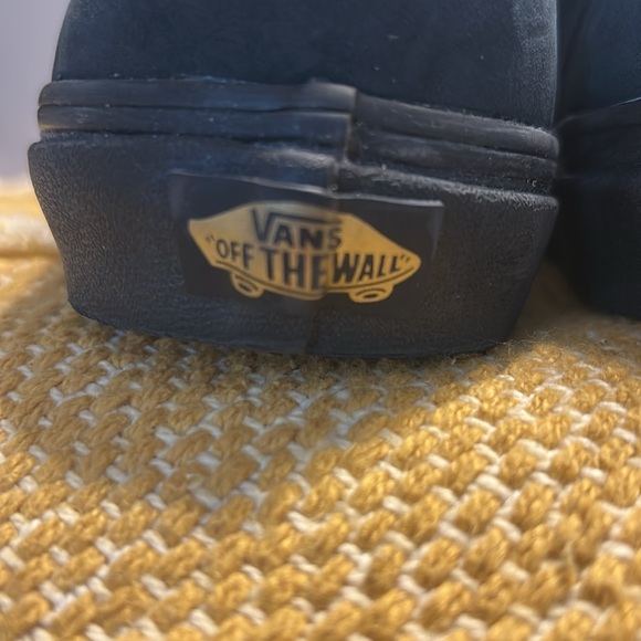 Vans classic black leather slip on ID gold trim - Picture 7 of 9